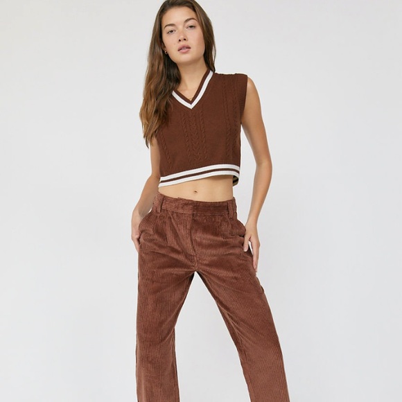 Sunday Best Winston Cropped Sweater Vest in white and black - Picture 2 of 5